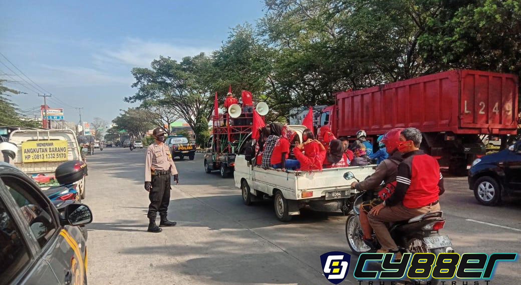 TNI-Polri Kawal Pemberangkatan Aksi Unras Buruh